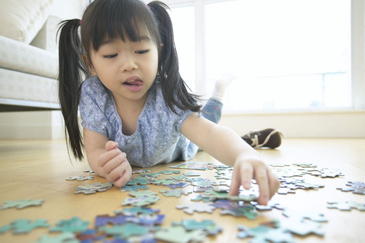 https://www.mindchamps.org/wp-content/uploads/2020/03/Girl-with-puzzles-1280x852.jpg